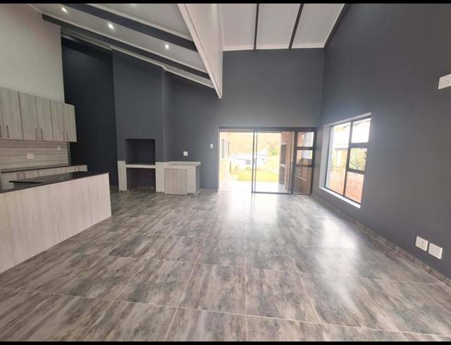 3 BEDROOM TOWNHOUSE FOR SALE IN ISLAND VIEW